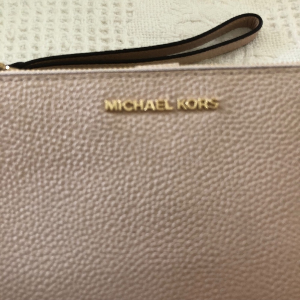Lovely Michael Kors light pink wallet/purse